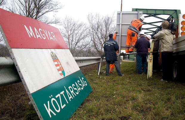 Köszöntő és ellenvélemény: a köztársaságot megbuktatták