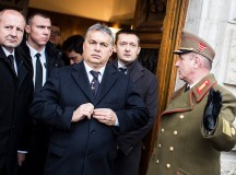 Orbán Viktor Budapesten a parlament előtt, november 14-én. Fotó: Facebook.