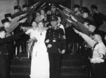 Egy náci esküvő.